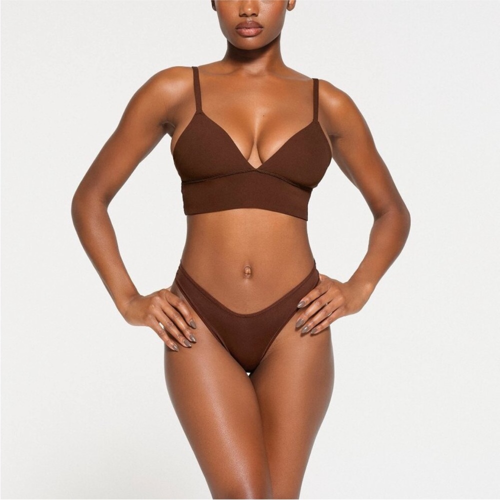 SKIMS FITS EVERYBODY TRIANGLE LONGLINE BRALETTE